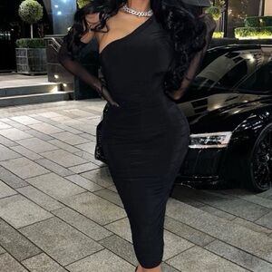 A black fashion nova dress